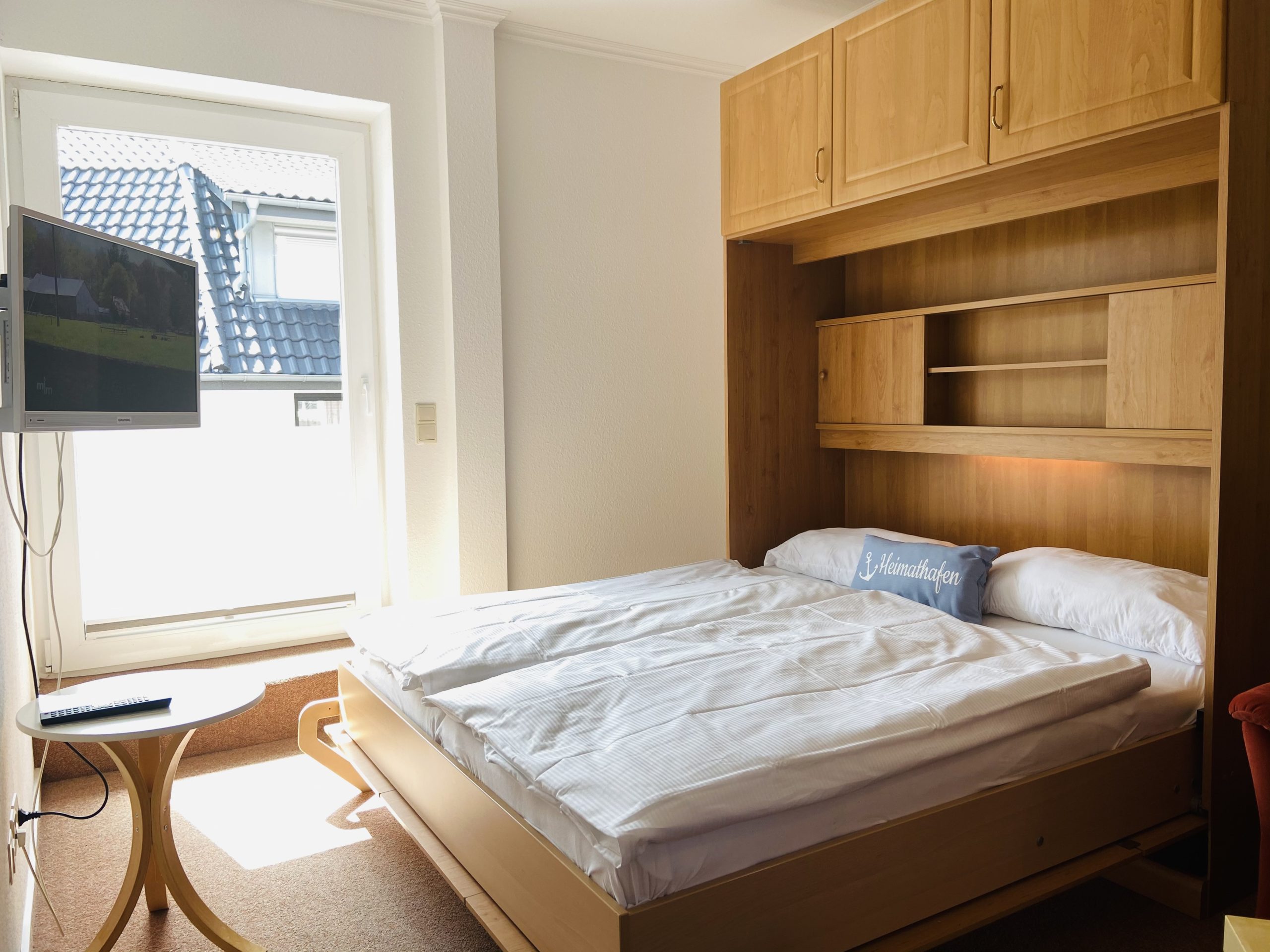 Wohnzimmer mit Bett